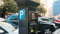 Ma ville change toutes les règles de stationnement, est-ce légal ? Le 13H à vos côtés