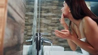 Pourquoi les dermatologues conseillent-ils de ne pas suivre cette tendance épilatoire ?