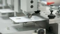 "Vous êtes filmé en continu" : au cœur d'une fabrique ultra-sécurisée de cartes bancaires