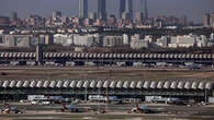 Il vient chercher sa grand-mère en voiture à l'aéroport de Madrid... et s'introduit sur le tarmac par erreur