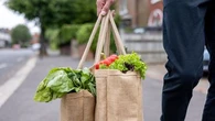 "Ça peut augmenter les risques d'intoxications alimentaires" : comment bien conserver ses aliments pendant la canicule ?