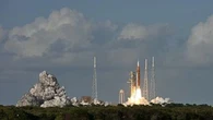 EN IMAGES - Artemis II : ce moment où la fusée s'est arrachée du pas de tir pour un long voyage vers la Lune