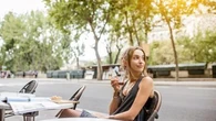 Puis-je apporter et consommer ma propre nourriture dans un bar ?