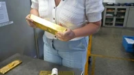 "Dans les mains, j'ai deux millions d'euros" : plongée au cœur de la plus grande raffinerie d'or du monde, discrète et ultra-sécurisée
