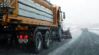Neige et verglas : le sel déversé sur les routes est-il nocif pour l’environnement ?