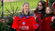"Star Academy 2025" : Laure Boulleau offre un maillot du PSG à Ed Sheeran, le parrain de l'édition