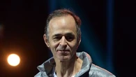 Jean-Jacques Goldman revient sur la création de l'hymne des Restos du cœur dans un documentaire diffusé sur TF1