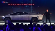 VIDÉO - Carrosserie blindée, plus rapide qu'une Porsche... Elon Musk présente le (très cher) Cybertruck de Tesla