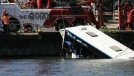 "Ils commençaient un peu à couler" : ils ont sauvé les occupants du bus tombé dans la Seine à Juvisy