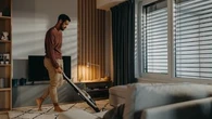 Passer l’aspirateur la nuit peut vous coûter cher