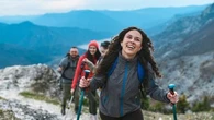 Vous avez prévu de faire de la randonnée en montagne cet été ? Voici les conseils à appliquer et ce qu'il faut emporter avec soi pour se prémunir des accidents