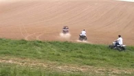 Près de 10.000 euros de pertes : le désarroi d'un agriculteur victime de rodéos sauvages sur son exploitation