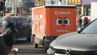 "Je n'ai plus besoin de me déplacer" : en Chine, des milliers de vans autonomes remplacent déjà les livreurs