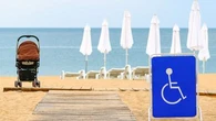 "On essaie de trouver des solutions avec les municipalités pour que tout le monde puisse en profiter" : comment 160 plages françaises garantissent l'accès aux personnes handicapées