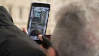 "On a vu la fenêtre" : au Louvre, les visiteurs aussi captivés par les œuvres que le lieu du cambriolage