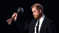 Le Prince Harry récompensé pour son soutien aux vétérans : un trophée qui dérange