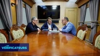VÉRIF'- Qui se cache derrière la fausse information du "sachet de cocaïne" lors de la rencontre entre Macron, Starmer et Merz ?