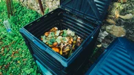 Recyclage : pourquoi il ne faut pas jeter les plastiques "biodégradables" dans votre compost