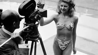 Le bikini, icône culturelle : lancé en 1946, ce maillot de bain a eu l'effet d'une bombe avant de s'imposer sur les plages françaises