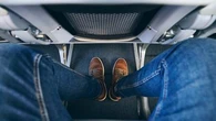 Voyage en avion : pourquoi il est déconseillé d’enlever ses chaussures lors d’un vol ?