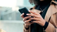 "Je ne suis pas certaine que les gens aient conscience de ça" : une experte alerte sur ce geste à ne surtout pas faire qui nuit à la batterie de votre smartphone