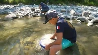 À 13 ans, il est l'un des meilleurs chercheurs d'or du monde