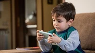 "Toutes les capacités cognitives des enfants sont impactées par les écrans" : quelles sont les recommandations des pédiatres ?