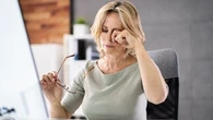"On ne peut pas travailler ses yeux pour ne plus porter de lunettes" : écran, soleil, fatigue… Un ophtalmologue livre ses conseils pour prendre soin de ses yeux