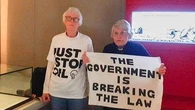 "Notre gouvernement enfreint ses propres lois" : à Londres, l'action spectaculaire de deux militantes octogénaires de Just Stop Oil
