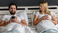 Micro-cheating : les conversations intimes avec un chatbot sont-elles considérées comme une infidélité ?