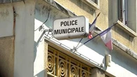 "Ils m'ont gazé sous la porte des toilettes" : 11 policiers municipaux interpellés dans un commissariat du Val-de-Marne