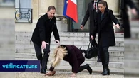 VÉRIF' - Cette photo montre-t-elle vraiment Brigitte Macron en train de chuter devant l'Élysée ?