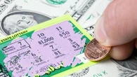 Elle découvre des billets de loterie abandonnés dans un placard et... empoche le (très) gros lot