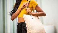 Vous avez mal à dos ? C'est peut-être parce que vous portez mal votre sac