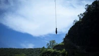 Chute mortelle depuis un pont au Brésil : quelles règles de sécurité encadrent la pratique du saut pendulaire en France ?