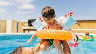 "La meilleure alarme, c'est votre regard" : canicule, baignade, soleil... Les conseils des pompiers pour passer des vacances sereines et éviter les accidents