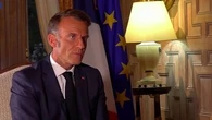 Vladimir Poutine est "un prédateur, un ogre à nos portes", met en garde Emmanuel Macron