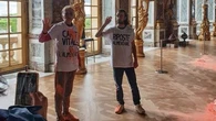 Versailles : deux militants interpellés après une action à la galerie des Glaces