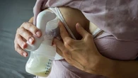 Don et vente de lait maternel en ligne : derrière une pratique qui se répand, des risques sanitaires parfois sous-estimés