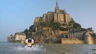 Amphibie et tout-terrain, ce véhicule des pompiers vole la vedette au Mont-Saint-Michel