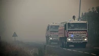 "Laisser le feu avancer en le gardant sous contrôle" : aux côtés des pompiers pour la 2e nuit de l'incendie
