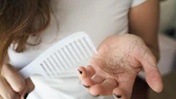 Chute de cheveux : ces raisons que vous ne soupçonnez peut-être pas