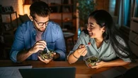 Idée reçue ou fait vérifié : dîner tard fait-il vraiment grossir ?