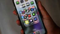 Vaguebooking : vous postez des messages énigmatiques et ambigus sur les réseaux sociaux ? Ce que cette pratique dit de vous