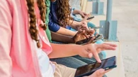 Interdiction des réseaux sociaux aux moins de 16 ans : l'Australie tire un premier bilan inquiétant