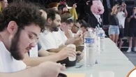 "Un vrai sport" aux États-Unis : la folie des concours du plus gros mangeur s'empare de la France