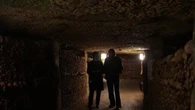 Avant la fermeture pour travaux, les catacombes de Paris attirent les visiteurs