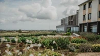 "Nos clients pourront profiter de la mer" : un hôtel 4 étoiles breton supprime sa piscine "pour des raisons écologiques"
