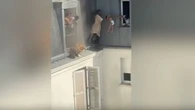 "J'étais obligé d'y aller" : perché dans le vide, un homme sauve 3 enfants des flammes à Paris