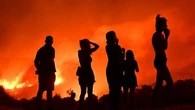 "La situation est désespérée" : un important incendie fait rage près de la capitale grecque, attisé par les vents